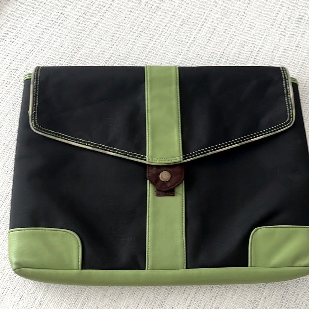 Green/Black/Olive Laptop 💻 padded case with snap closure. 13”x16”.